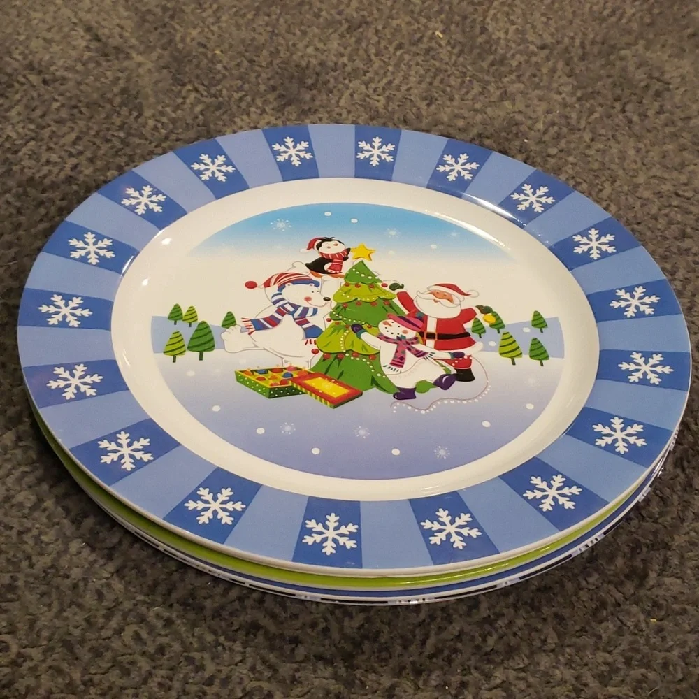 5 Christmas themed Melamine Plates EUC - Picture 4 of 5